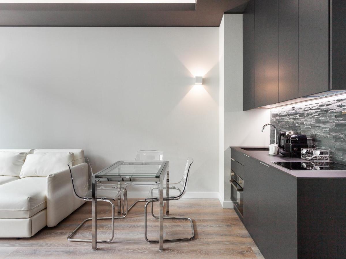 Easyhomes-City Centre Suites Milano Ngoại thất bức ảnh