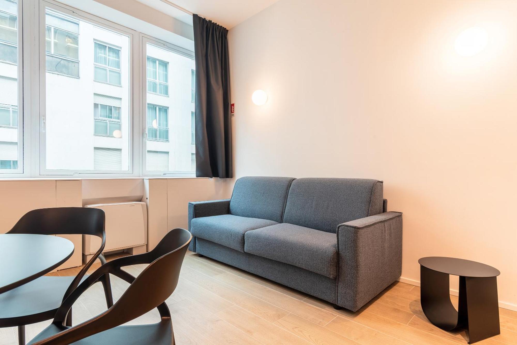 Easyhomes-City Centre Suites Milano Ngoại thất bức ảnh
